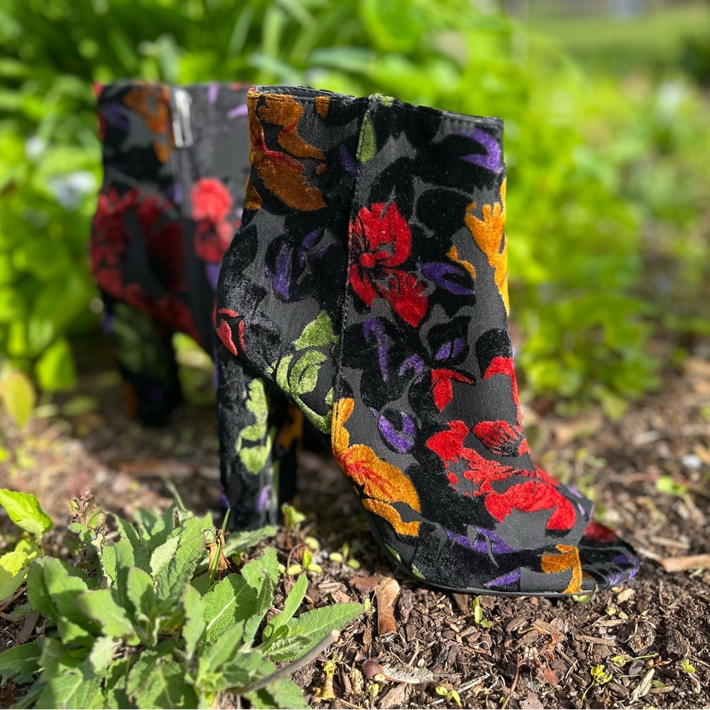 Y2K Steve Madden Velvet Floral Peep Toe Booties